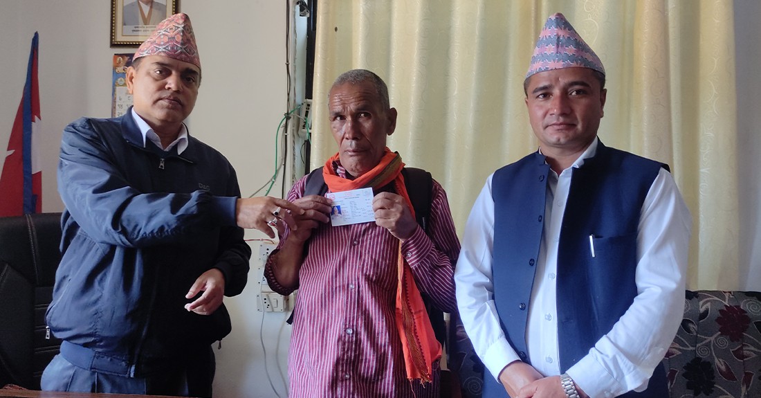 ७२ वर्षको उमेरमा नागरिकता