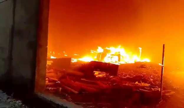 झापाको भगवती लेमिनेट्समा भीषण आगलागी