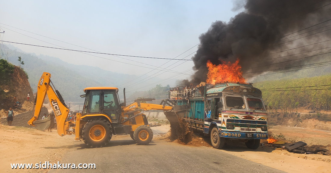 औषधिमा प्रयोग हुने केमिकल बोकेको ट्रकमा आगलागी