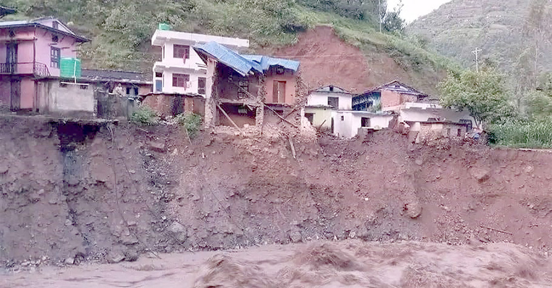 आठबीसकोट बाढी अपडेटः पुरिएका तीन बालिकाको शव निकालियो, बेपत्ता एकको खोजी जारी