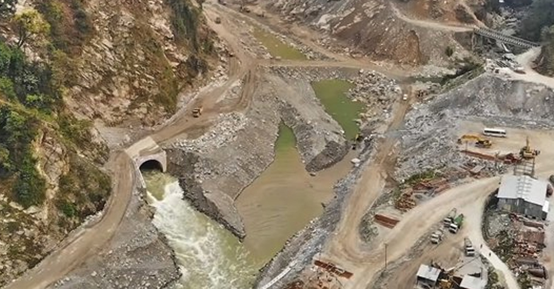 खोलाले बगाउँदा अरुण तेस्रोका मजदुर बेपत्ता