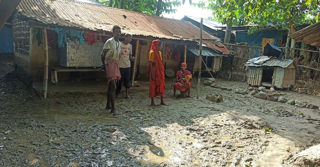 पाँच दिनदेखि भुजाका भरमा बाढी पीडित, जनप्रतिनिधि भन्छन् राहत दिएका छौँ