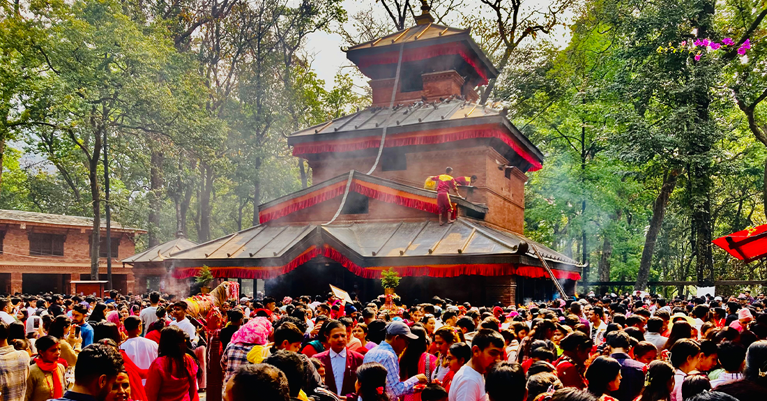 आज चैतेदसैँ, बिहानैदेखि बागलुङ कालिकामा भक्तजनको घुइँचो
