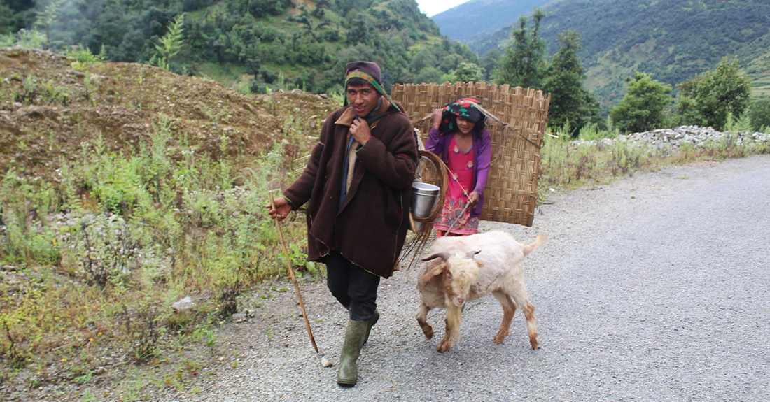 बागलुङको लेकमा उत्पादित कपडा विदेश निर्यात