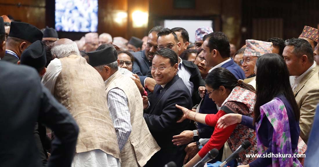 विपक्षी दलका सांसदको घेरा छलेर अर्थमन्त्रीले पेश गरे आर्थिक सर्वेक्षण र सार्वजनिक संस्थानको वार्षिक समीक्षा