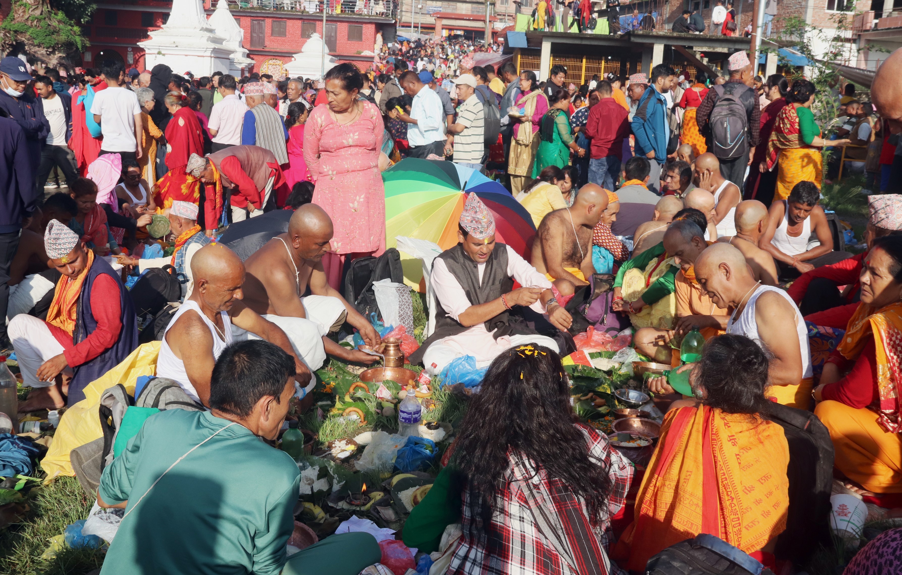 आज बाबुको मुख हेर्ने दिन, घरघरमा कुश भित्र्याइदै