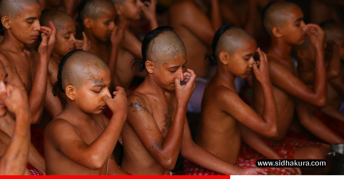 राम मन्दिरमा जनै फेर्नका लागि पूजाआजा गर्दै बटुकहरू (तस्विर)