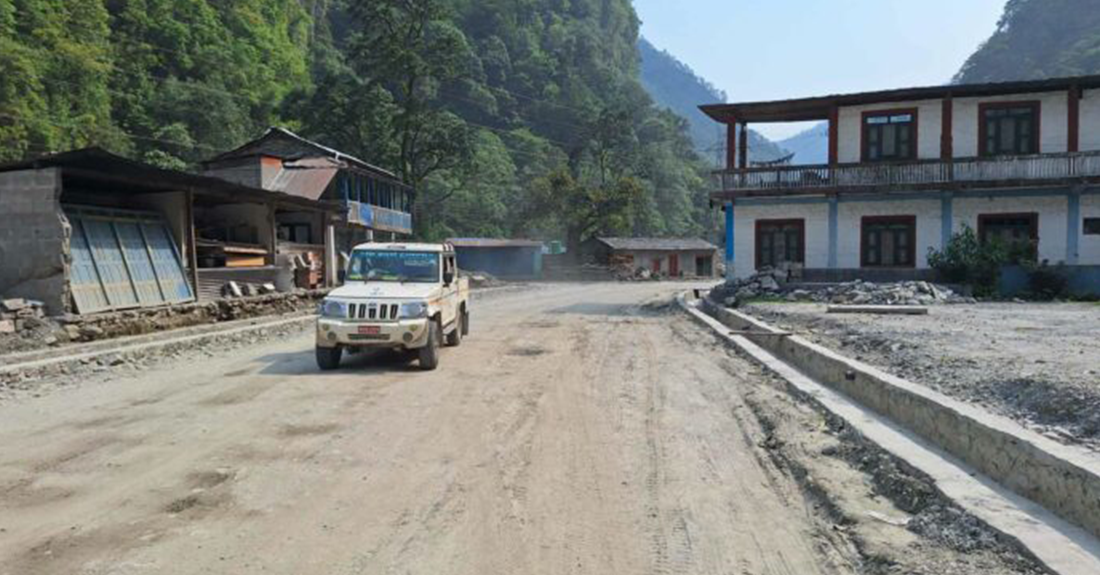 बेनी–जोमसोम–कोरला सडकको तिप्ल्याङ खण्ड स्तरोन्नति गरिँदै