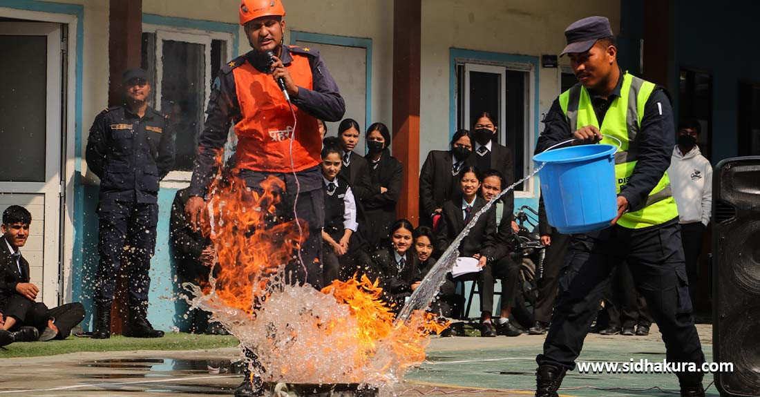 नेपाल प्रहरीकाे आगाे नियन्त्रण सम्बन्धी सचेतना कार्यक्रम (तस्विरहरु)