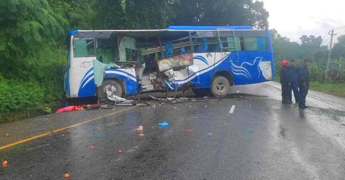 बस र तेल बोकेको ट्याङ्कर ठोक्किँदा १५ जना घाइते