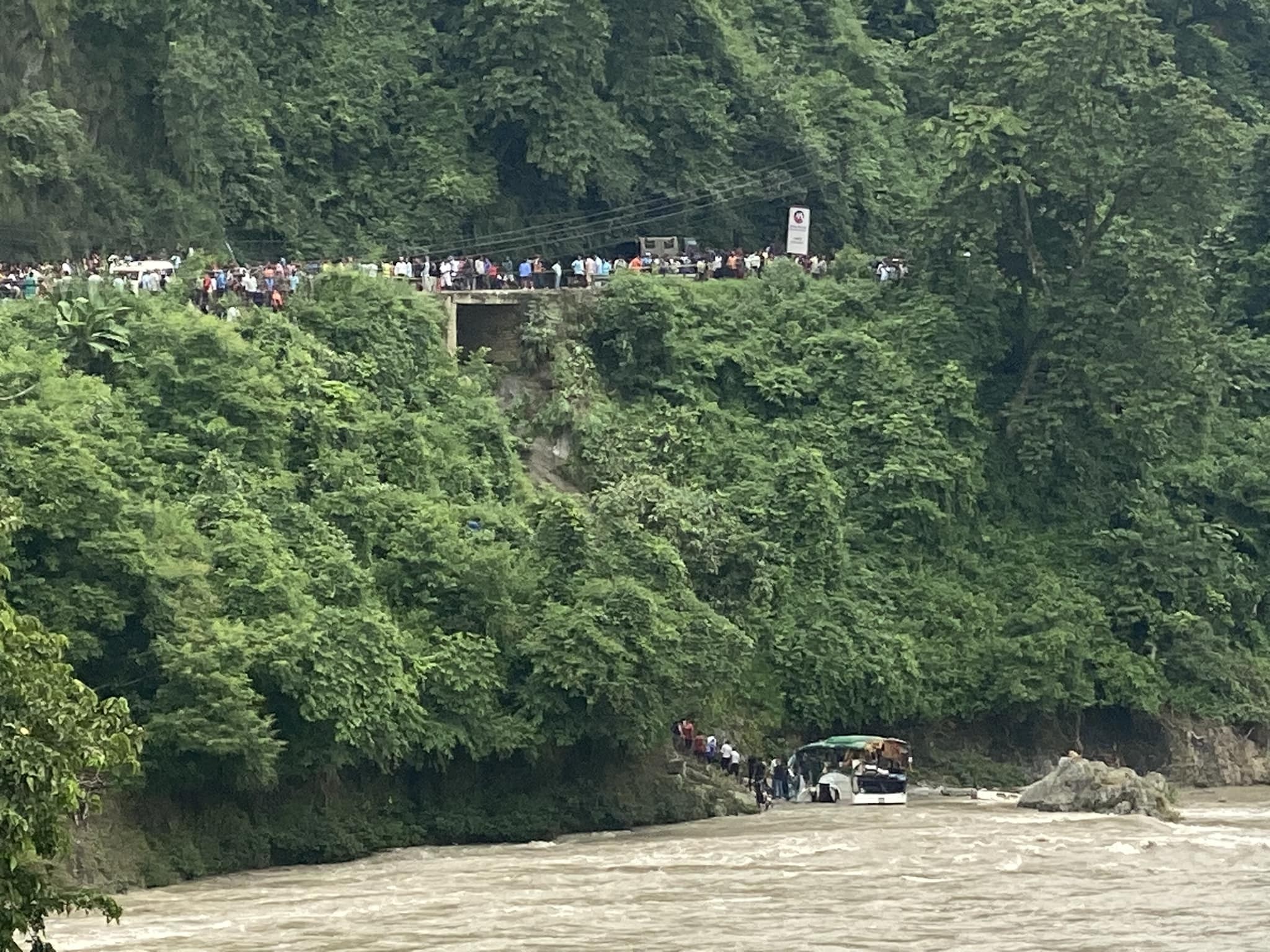 त्रिशुली  बस दुर्घटना अपडेट : ८ जनाको मृत्यु , ८ जना घाइते