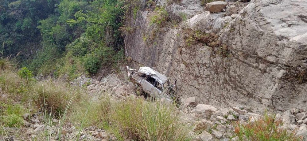 कान्तिराजपथमा कार दुर्घटना, तीन जना गम्भीर घाइते