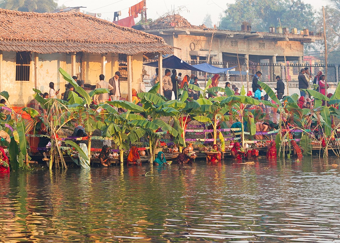 उदाउँदो सूर्यलाई अघ्र्य दिँदै सकियो छठ