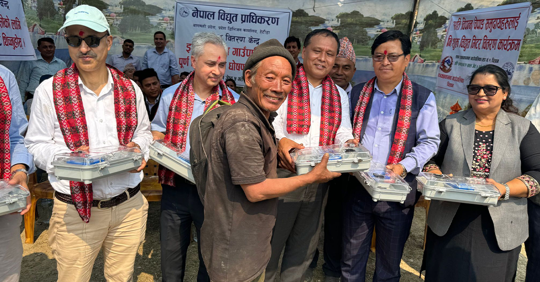 चेपाङ बस्तीमा प्राधिकरणले जब निःशुल्क मिटर बाँड्यो...