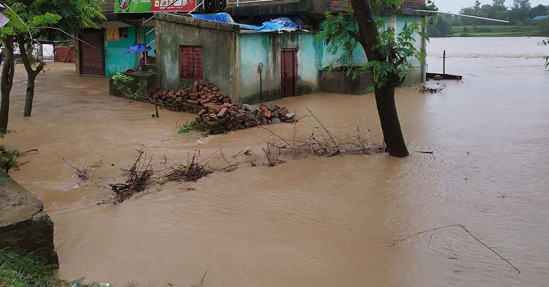 बाढीमा परी एकको मृत्यु, एक बेपत्ता, दर्जनौँ घर डुबानमा