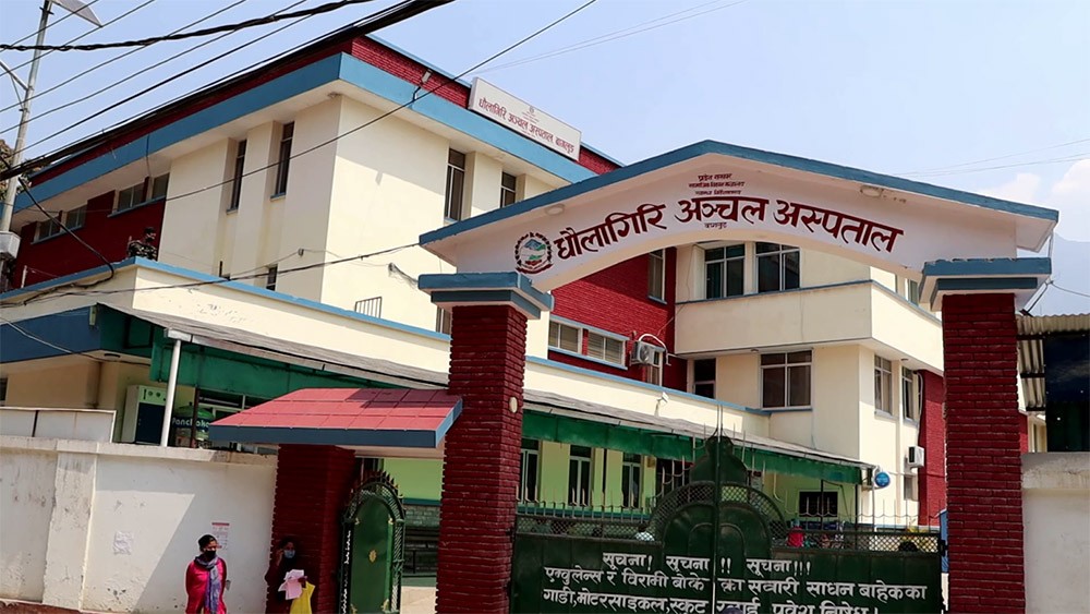 धौलागिरि अस्पतालमा जन्मियो ४ किलो ७५० ग्रामको बच्चा