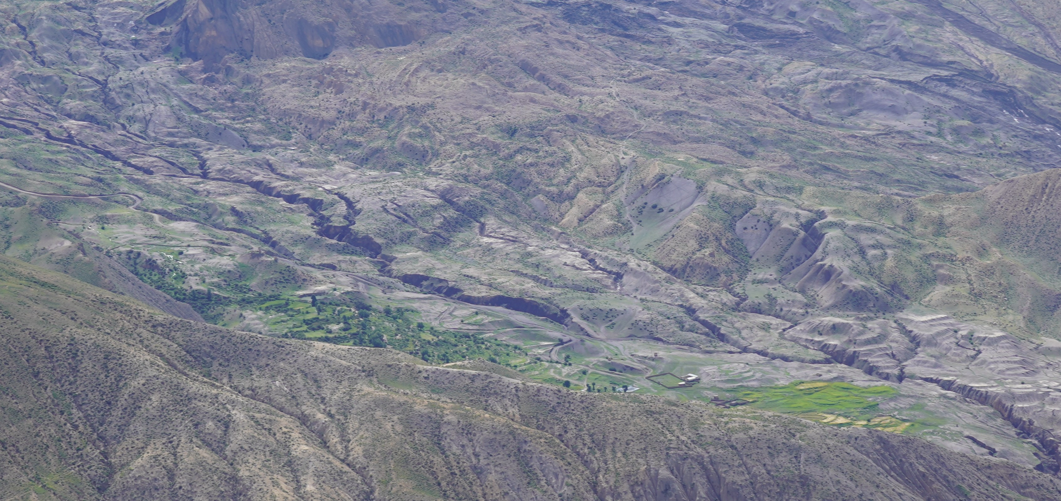 जलवायु परिवर्तनको असर : पानीको मुहान सुकेपछि गाउँ नै रित्तियो