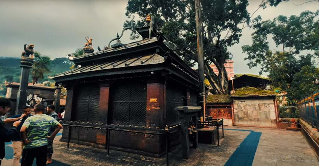 राष्ट्रपतिलाई दोलखा भीमेश्वर मन्दिरको महाप्रसाद प्रदान