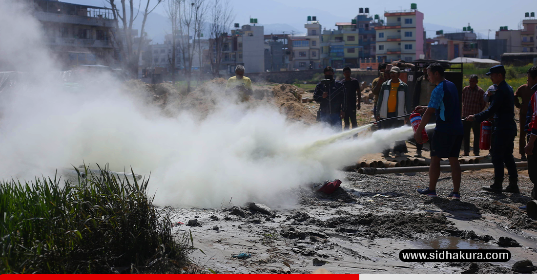 टिकाथलीमा बोरिङ खन्दा निस्किएको आगो नियन्त्रणमा (तस्विरहरु)