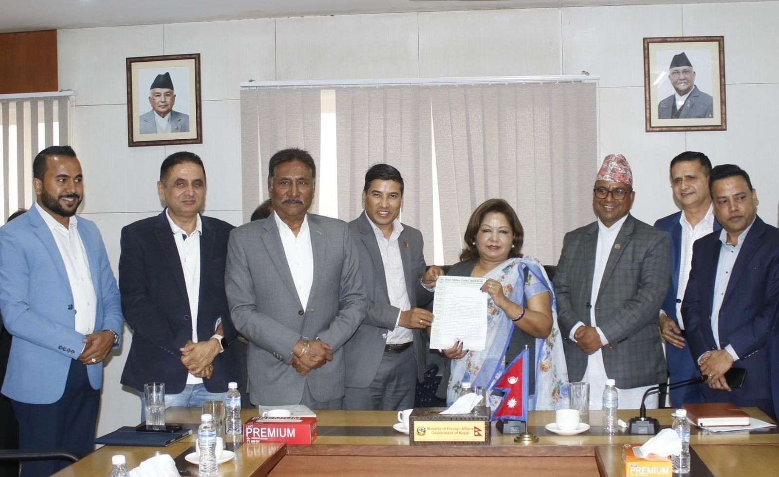 एअरलाइन्स कम्पनीले अस्वभाविक मूल्य बढाएको भन्दै परराष्ट्र मन्त्रालयमा छलफल
