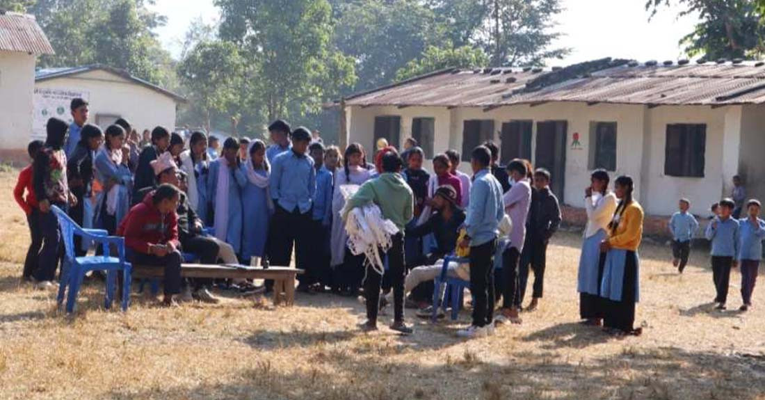 घाँस बेचेर शिक्षकलाई तलब