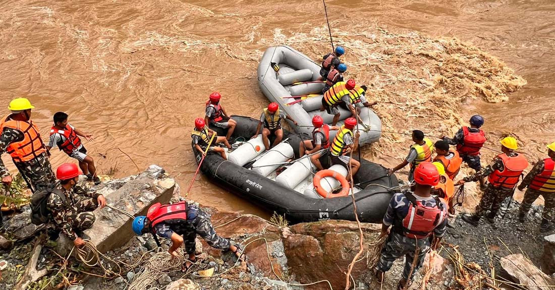 चितवन पहिरो  :  बेपत्ता बस  भेटिएन, गोताखोर परिचालन