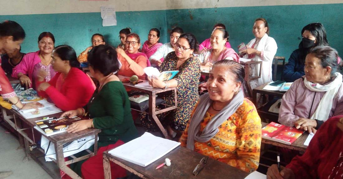शिक्षाको उज्यालो खोज्दै हजुरआमाहरु