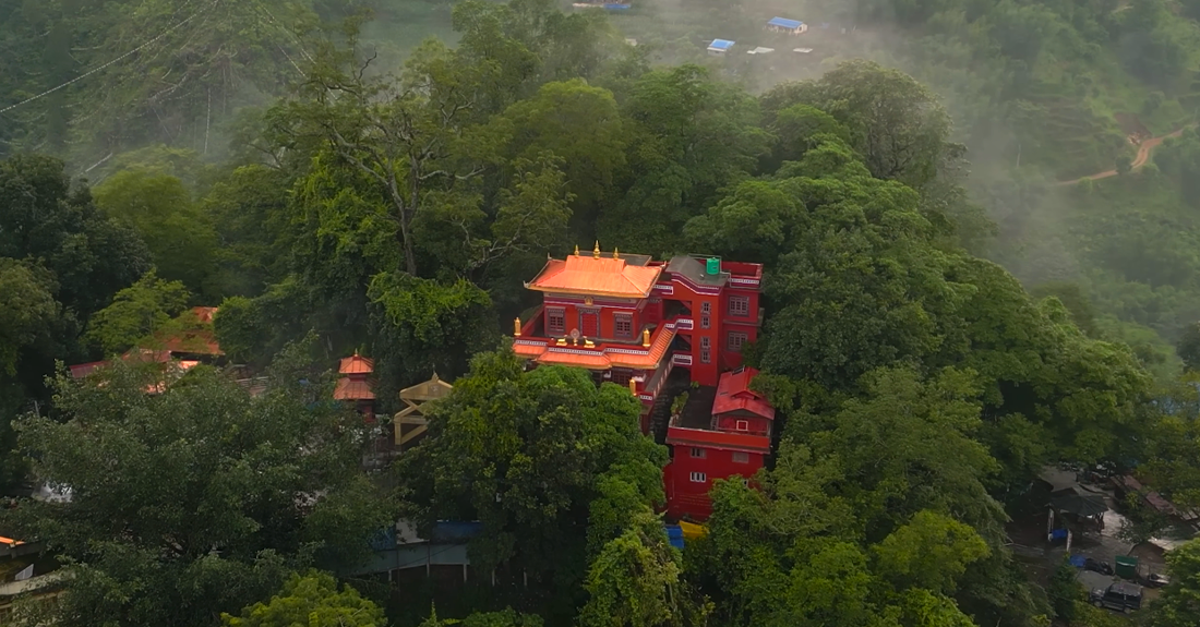 हलेसीको प्रवेशद्वार ढलान गरिँदै