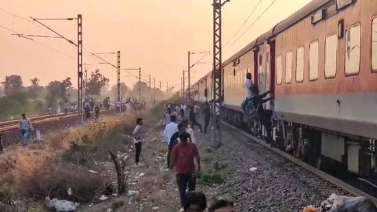 महाराष्ट्रमा भएको रेल दुर्घटनामा मृत्यु हुने तीन नेपालीको पहिचान खुल्यो