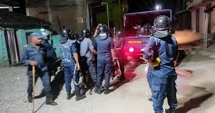 आफ्नै २० दिने छोरा बन्दक बनाउने बाबुले डिएसपीमाथि चक्कु हाने