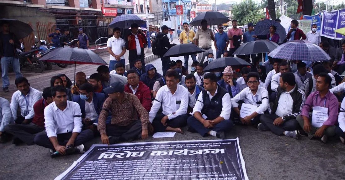 देशभरका स्थानीय तहमा पेन डाउन गर्न आन्दोलनरत कर्मचारीको आव्हान