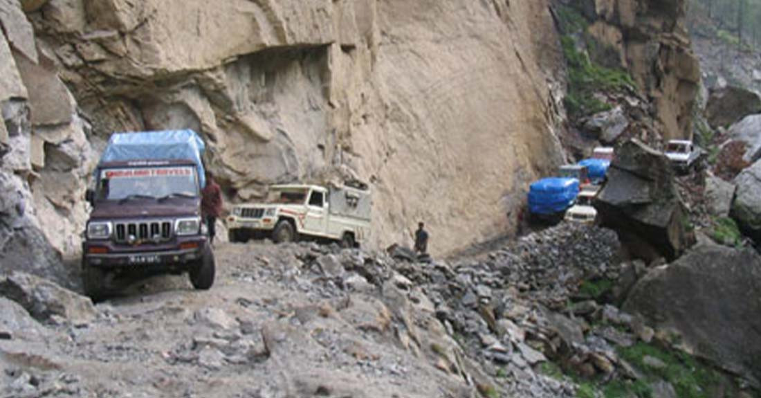 पहिरोले अवरुद्ध कर्णाली राजमार्ग खुल्यो