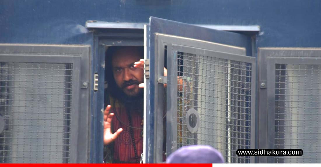 सङ्घीय संसद् भवन अगाडिको निषेधित क्षेत्रमा प्रदर्शन गर्ने क्रममा अभियन्ता सुनार पक्राउ