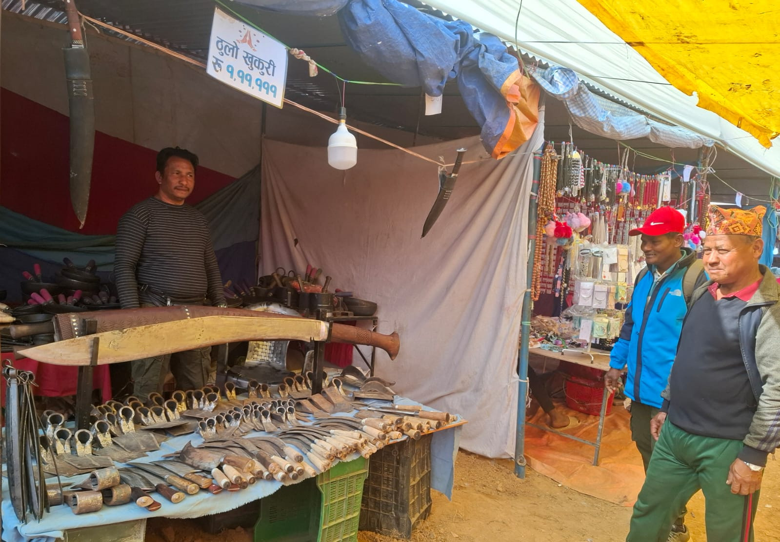 एक लाख ११ हजार पर्ने  ३० किलोको खुकुरी !