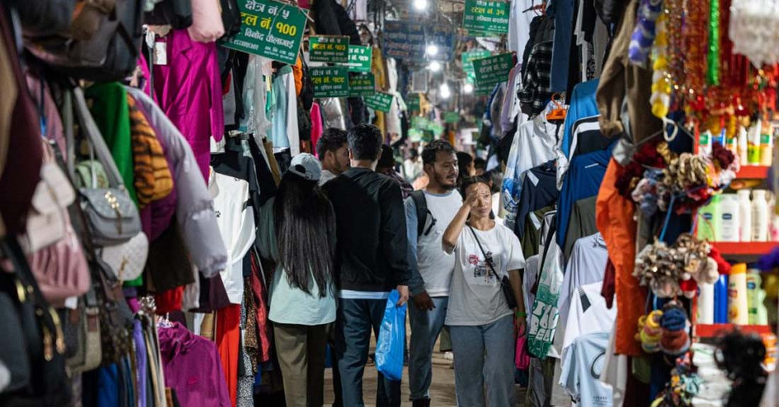 भृकुटीमण्डपस्थित खुल्ला बजारका समस्या  समाधान गर्न मन्त्री आचार्यको निर्देशन