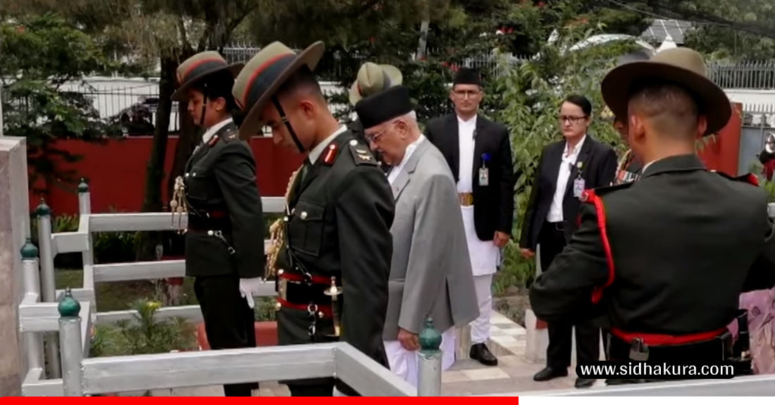 सपथपछि शहीदप्रति श्रद्धाञ्जली अर्पण गर्न लैनचाैरमा प्रधानमन्त्री ओली