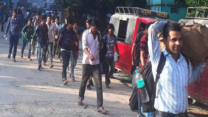 रोजगारीका लागि मुगलान गएका दुई लाख नेपालगञ्ज नाकाबाट घर फर्किए