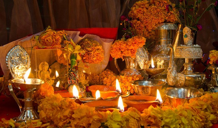 आज धनधान्यकी देवी लक्ष्मीको पूजा, नरकचतुर्दशी  र कुकुरतिहार पनि