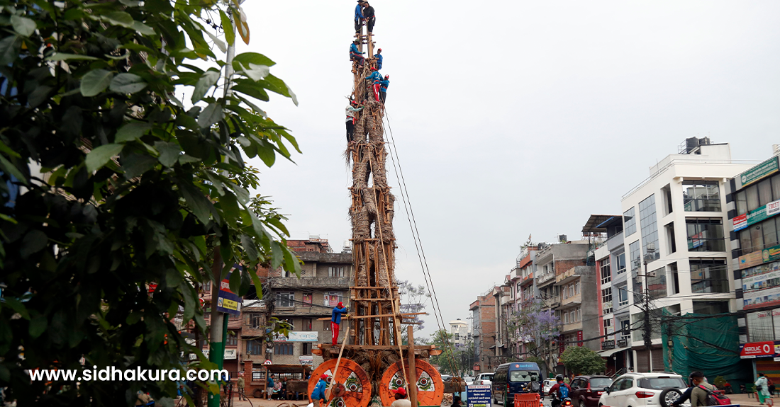 रातो मच्छिन्द्रनाथको रथ निर्माणको अन्तिम चरणमा  (फाेटाे फिचर)