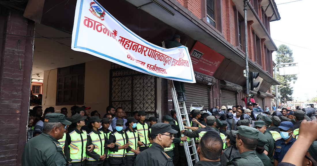 पशुपति धर्मशालामा काठमाडौँ महानगरको बोर्ड