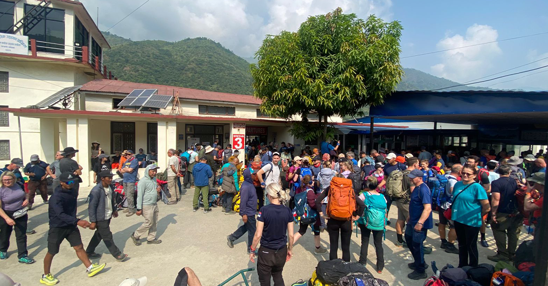 प्रतिकुल मौसमका कारण उडान नहुँदा मन्थलीका होटल भरिभराउ
