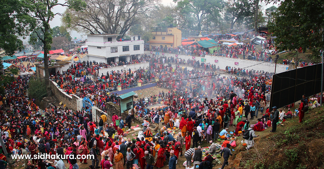 मातातिर्थ कुण्डमा स्नान गर्न बिहानै देखि घुइँचो ( फाेटाे फिचर )