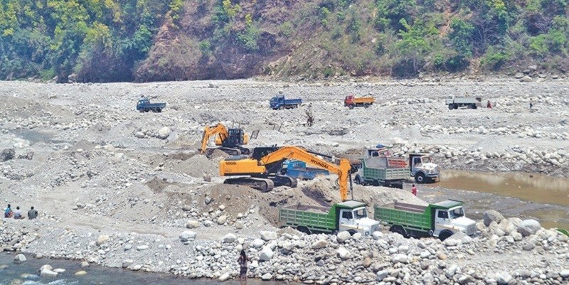 सम्झौताविना नदीजन्य वस्तुको उत्खनन्