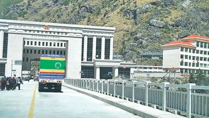 रसुवागढी नाकाबाट सुन  सहित ३ जना पक्राउ
