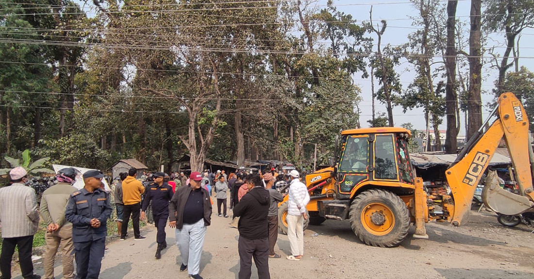 वन अतिक्रमण गरेर बनाइएका टहरा  प्रहरी परिचालन गरी हटाइयो