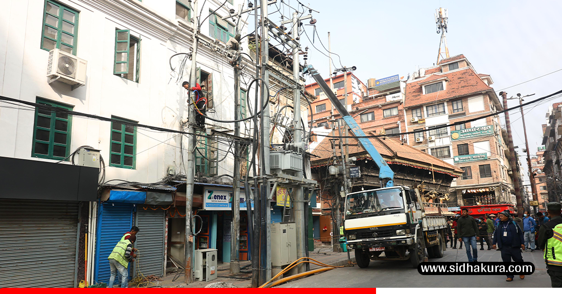 काठमाडौँ महानगरले हटायो जुद्द शालिक, इन्द्रचोक फुटपाथमा रहेका बिजुलीको पोल र तार (तस्विरहरु)