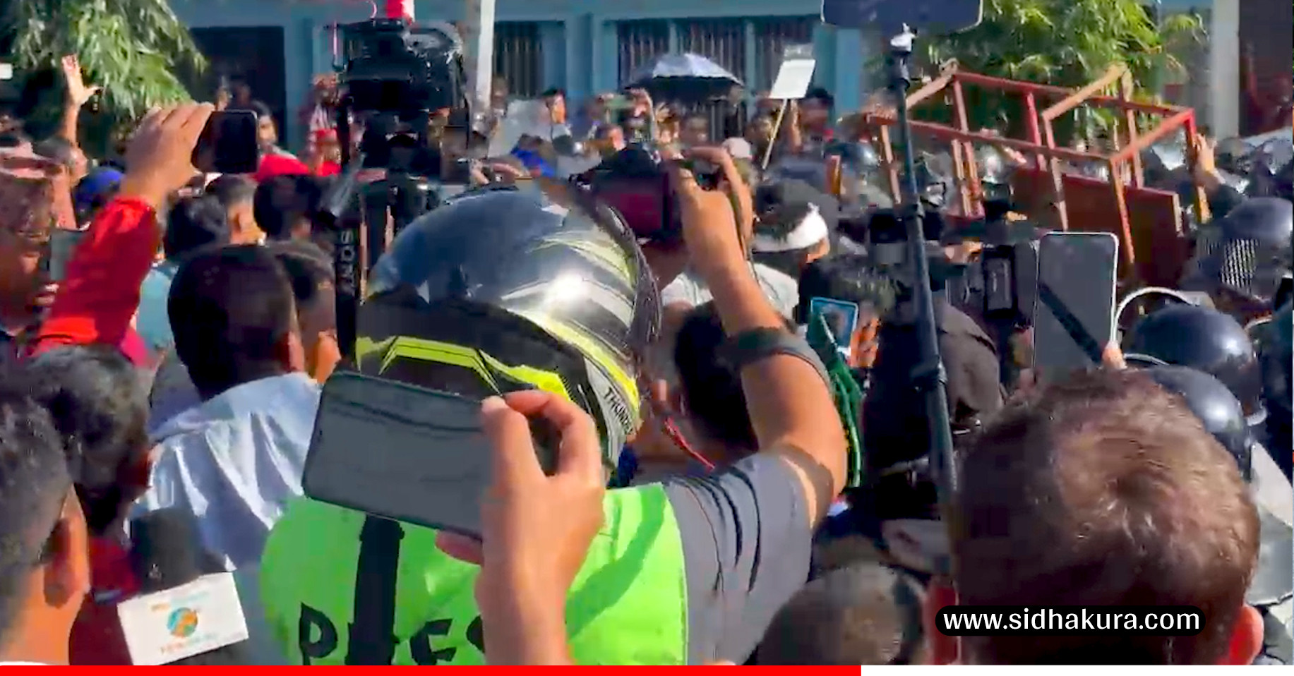 पोखरामा रविका समर्थकले निषेधित क्षेत्र तोडे