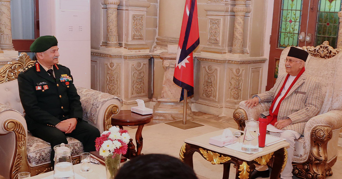 प्रधानमन्त्री ओलीसँग भारतीय सेनाध्यक्ष द्विवेदीको भेट