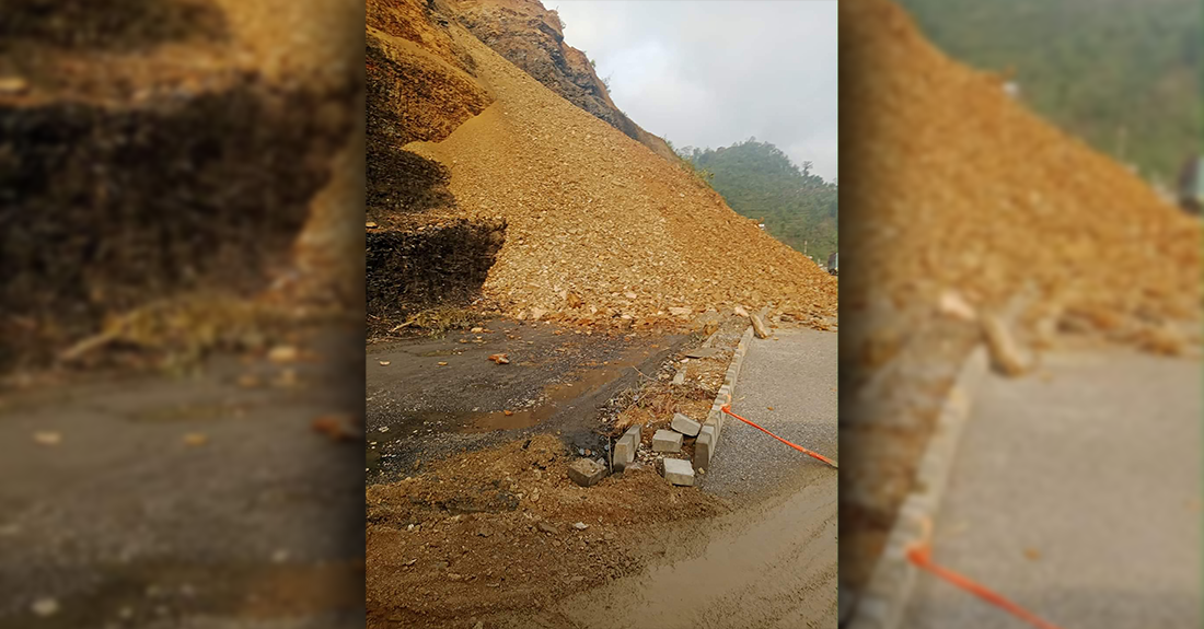 पहिरोले राजमार्ग अवरुद्ध