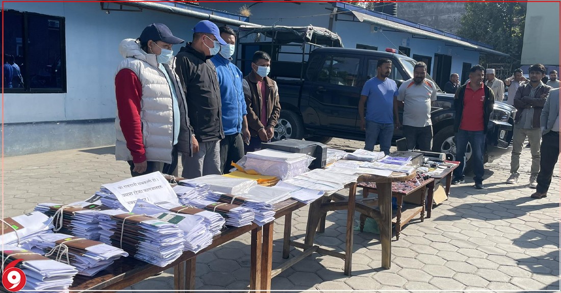 नक्कली कागजात बनाएर विदेश पठाउने गरेको आरोपमा बहालवाला प्रहरीसहित ९ जना पक्राउ